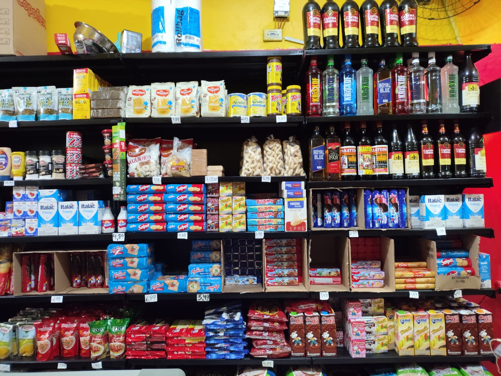 Prateleiras do Mercadinho